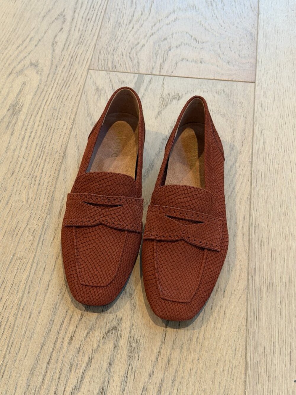 NWOT Vionic Rust Textured Penny Loafers